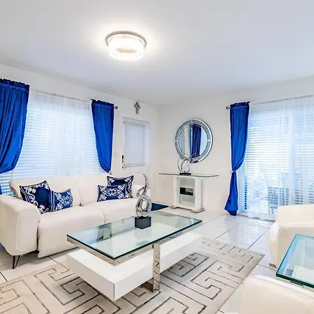 Luxurious And Cozy Townhouse 3 Bedrooms 2.5 Bath
